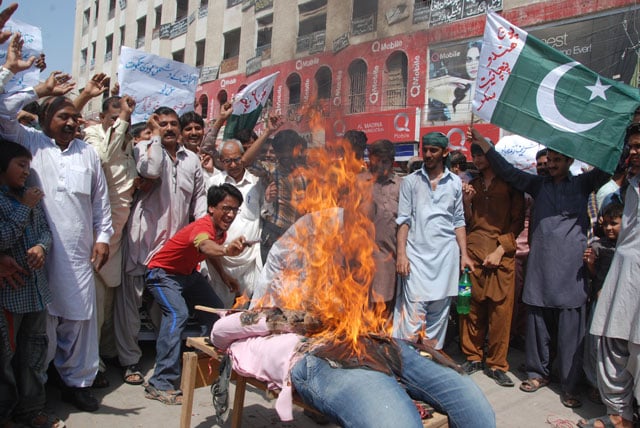 sukkur 039 s hindu community members protest indian 039 atrocities 039 photo express