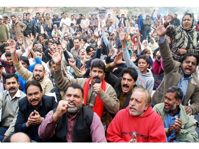 job regularisation water management employees protest in bahawalpur