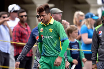 mohammad amir to fly home from uae