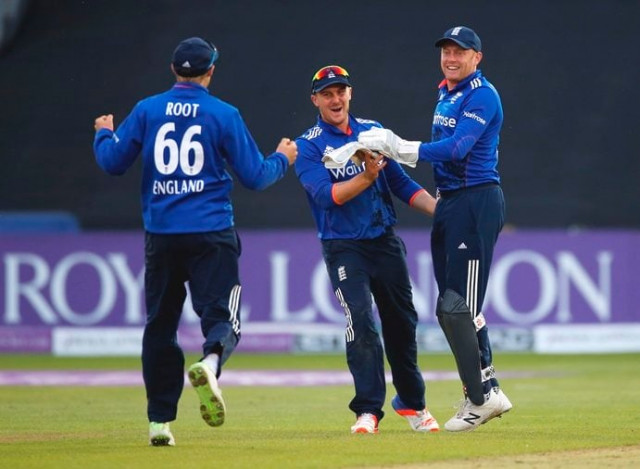 england 039 s team celebrating a wicket photo reuters england 039 s team celebrating a wicket photo reuters