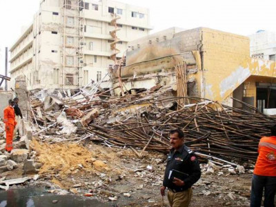 three workers die while cleaning chemical tank three workers die while cleaning chemical tank