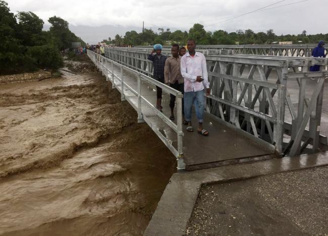 people cross a bridge while hurricane matthew passes in port au prince haiti october 4 2016 photo reuters