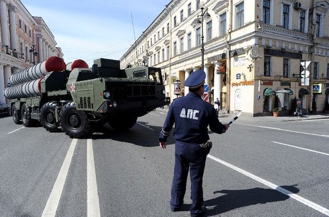 a russian s 300 anti aircraft missile system launcher rolls in central st petersburg on april 28 2014 photo afp