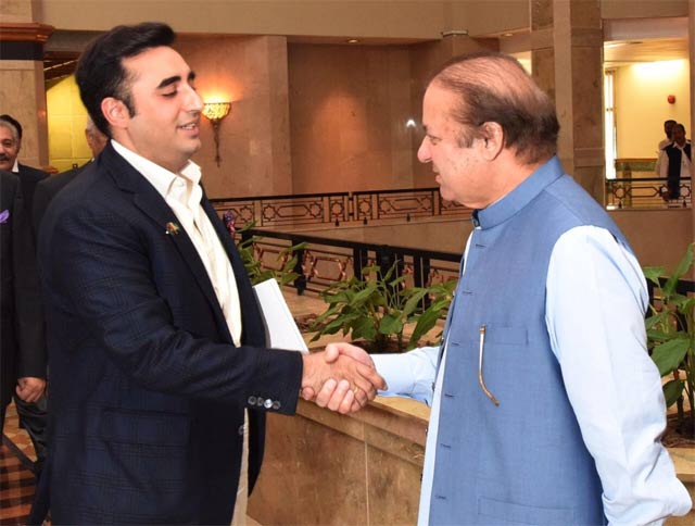 prime minister nawaz sharif welcomes ppp chairperson bilawal bhuto zardari ahead of the parliamentary parties conference at the pm 039 s secretariat in islamabad on october 3 2016 photo express