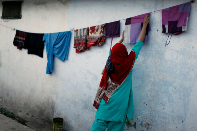 a woman hangs laundry to dry outside her house in rawalpindi near pakistan 039 s capital islamabad may 1 2009 photo reuters a woman hangs laundry to dry outside her house in rawalpindi near pakistan 039 s capital islamabad may 1 2009 photo reuters