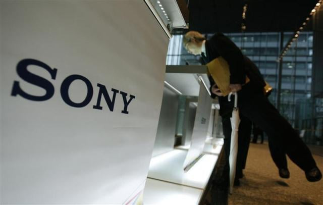 visitors lean over to take a look at sony corp 039 s products displayed at the company headquarters in tokyo december 3 2009 photo reuters visitors lean over to take a look at sony corp 039 s products displayed at the company headquarters in tokyo december 3 2009 photo reuters