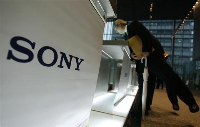 visitors lean over to take a look at sony corp 039 s products displayed at the company headquarters in tokyo december 3 2009 photo reuters