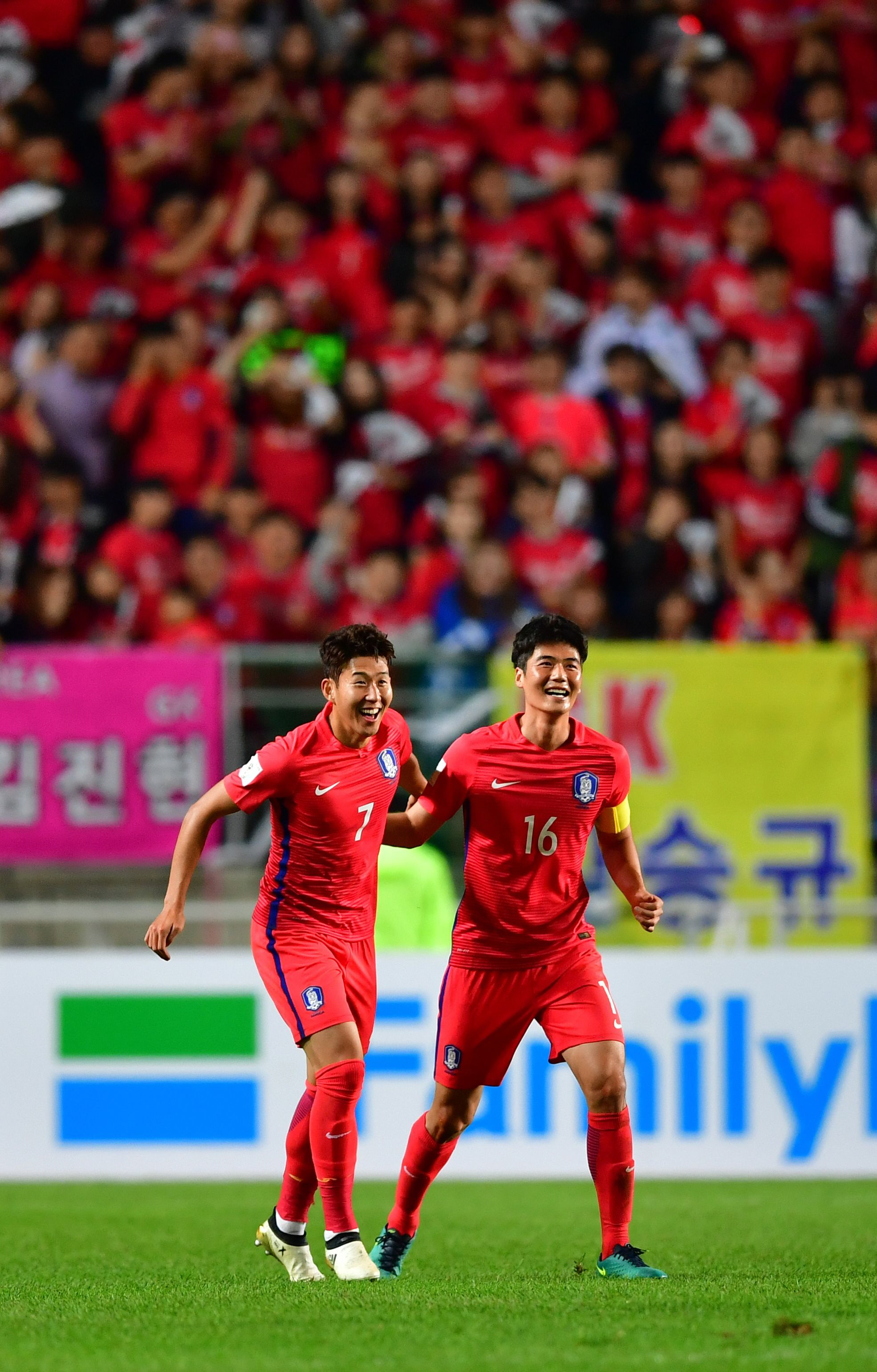 son heung min l celebrates in suwon on october 6 2016 photo afp