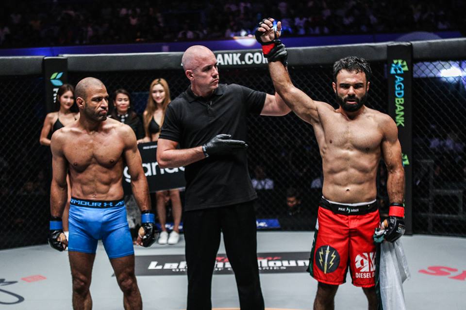 pakistani mma fighter bashir beats egyptian opponent in one minute 23 seconds