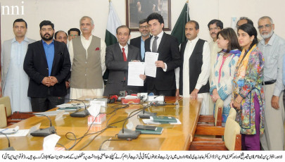 one year programme microsoft to train 30 000 students in it one year programme microsoft to train 30 000 students in it