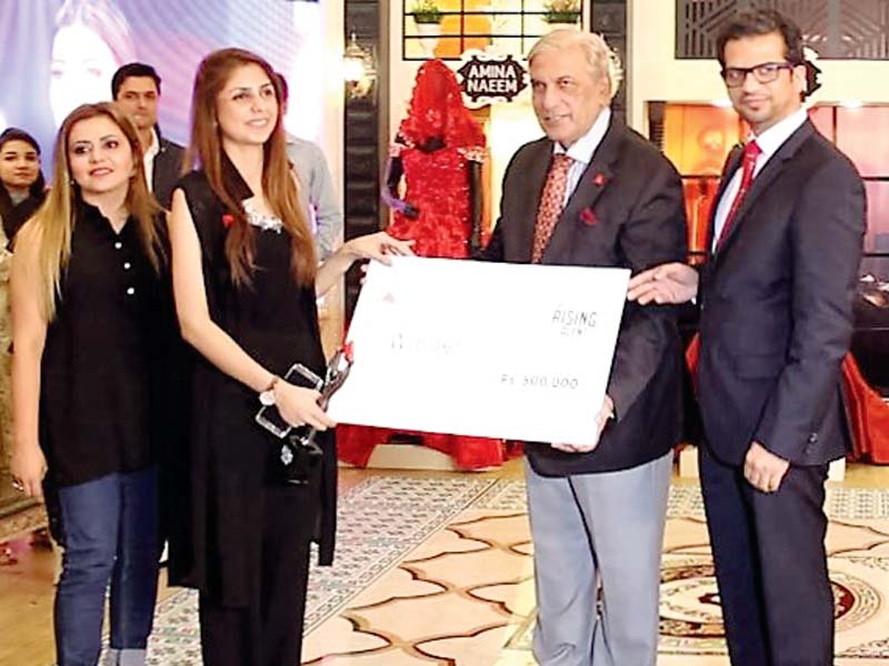 bashir ahmed sheikh handed out the award to mariam amjad photo publicity