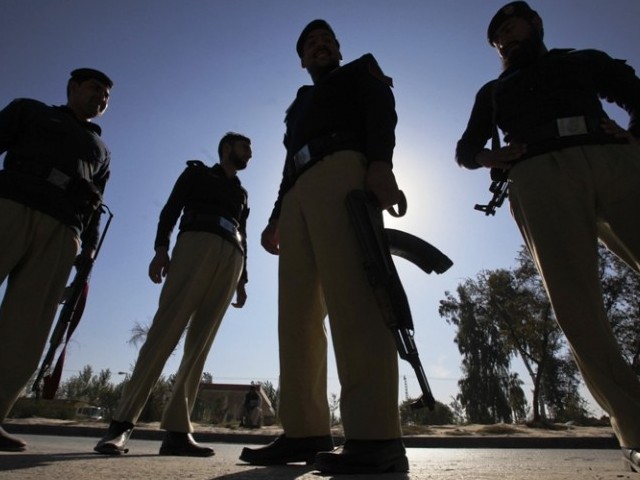 five robbers killed in okara encounter