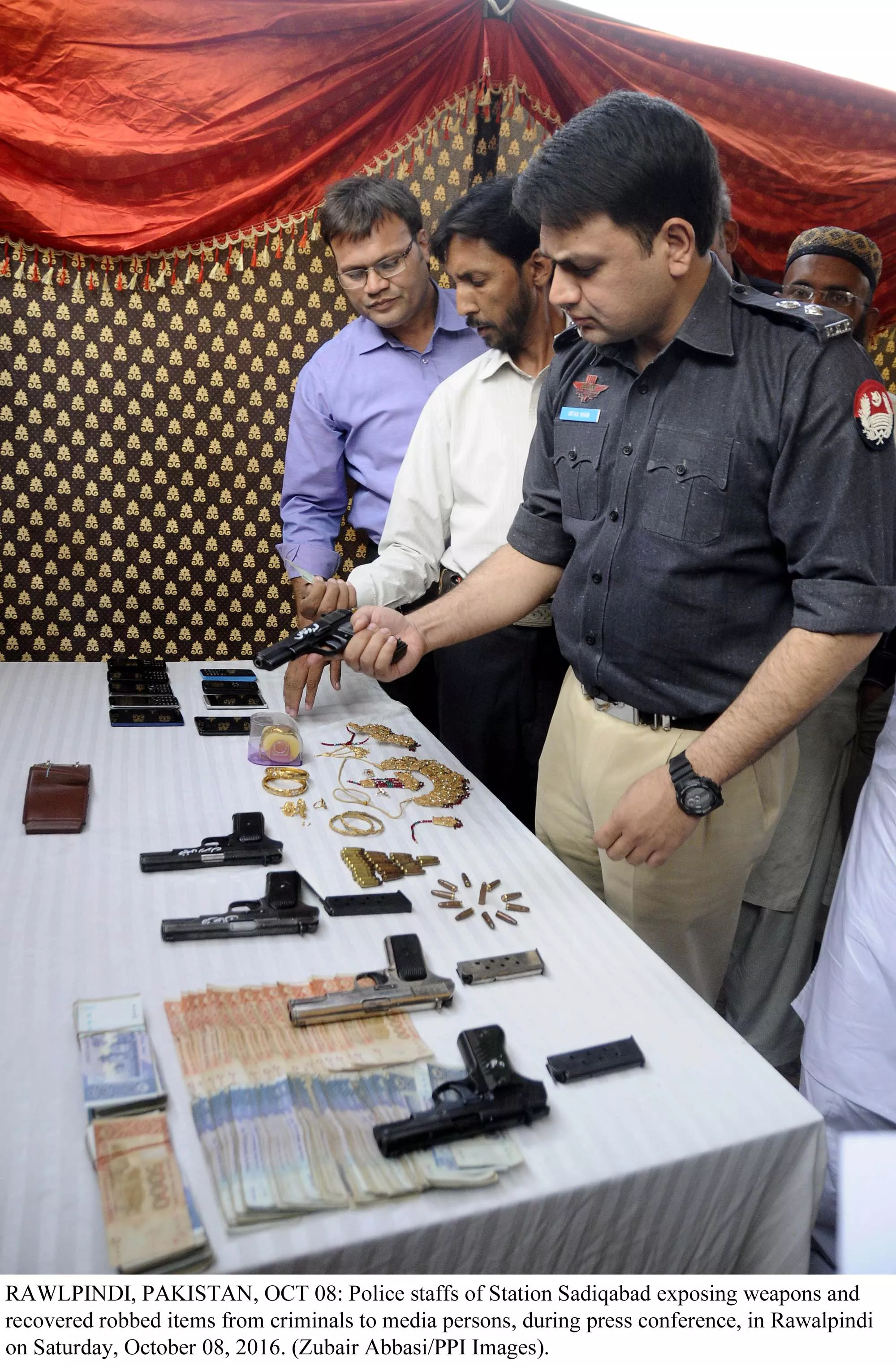 ssp tariq added that these gangsters did not originally belong to the area and that they had migrated to twin cities of after fleeing the rangers operation in karachi photo ppi ssp tariq added that these gangsters did not originally belong to the area and that they had migrated to twin cities of after fleeing the rangers operation in karachi photo ppi