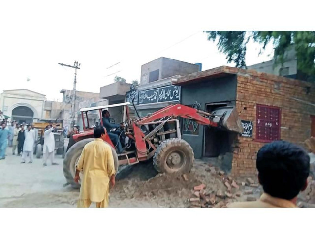 illegal building being demolished by district administration workers photo express illegal building being demolished by district administration workers photo express