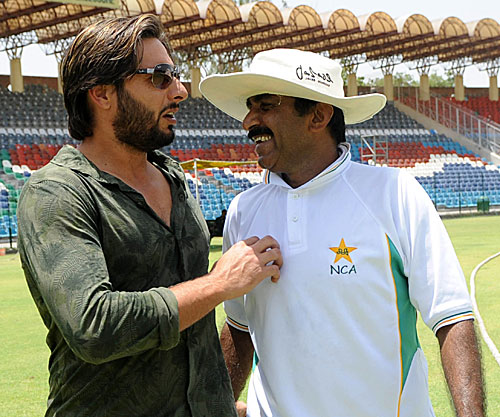 shahid afridi with javed miandad photo afp