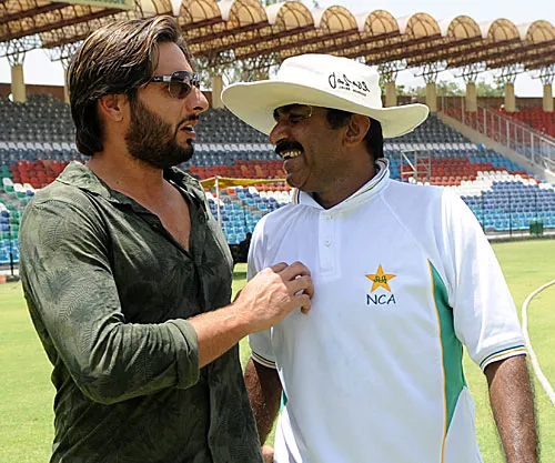 shahid afridi with javed miandad photo afp shahid afridi with javed miandad photo afp