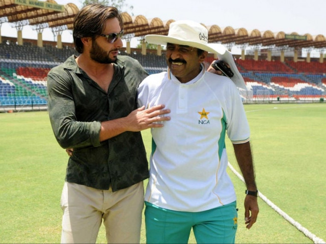 cricketer shahid afridi with former pakistani coach javed miandad photo afp cricketer shahid afridi with former pakistani coach javed miandad photo afp