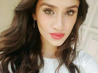 the notepad hira khan