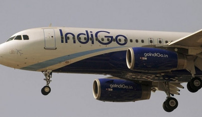 man strips on flight harasses female cabin crew man strips on flight harasses female cabin crew