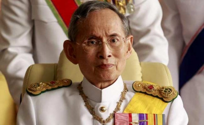 anxious prayers for ailing thai king outside hospital anxious prayers for ailing thai king outside hospital