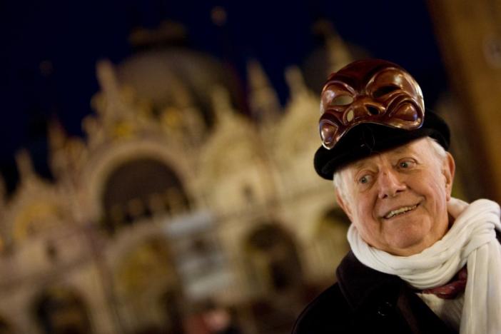 dario fo italy 039 s nobel laureate playwright smiles as he poses with a mask in front of st mark basilic during the venetian carnival in venice february 13 2009 photo reuters