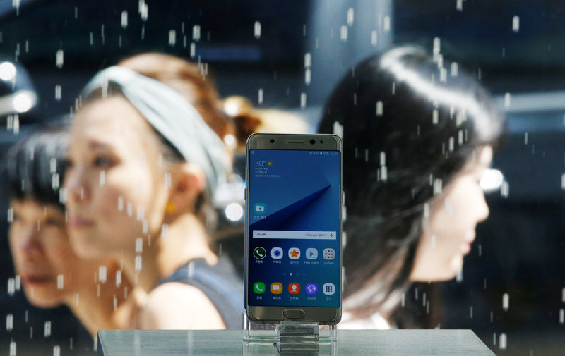 a samsung electronics 039 galaxy note 7 new smartphone is displayed at its store in seoul south korea september 2 2016 photo reuters