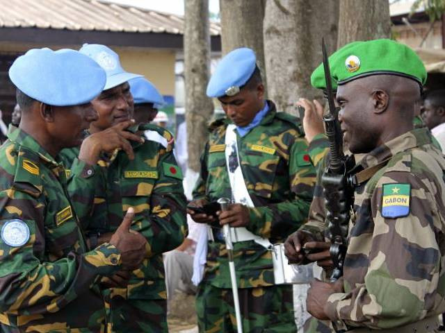gabonese soldiers from misca green berets speak to minusca soldiers blue berets in bangui central african republic photo afp gabonese soldiers from misca green berets speak to minusca soldiers blue berets in bangui central african republic photo afp
