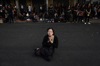 as thais mourn king black clothing booms as thais mourn king black clothing booms