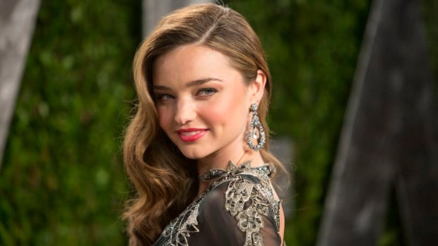 miranda kerr arrives for the 2013 vanity fair oscar party on february 24 2013 in hollywood california afp photo adrian sanchez gonzalez photo credit should read adrian sanchez gonzalez afp getty images