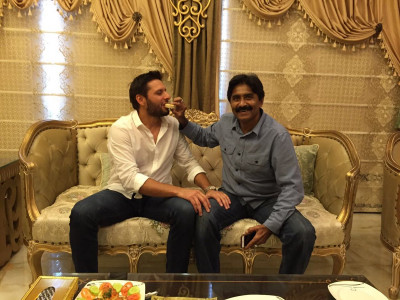 javed miandad shahid afridi bury the hatchet