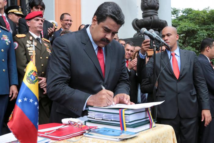 venezuela 039 s president nicolas maduro c attends a ceremony to sign off the 2017 national budget at the national pantheon in caracas venezuela october 14 2016 photo reuters