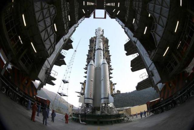 the long march 3b rocket carrying the chang 039 e 3 lunar probe is seen docked at the launch pad at the xichang satellite launch center in liangshan sichuan province december 1 2013 photo reuters