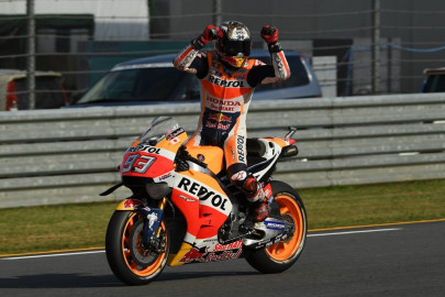 marquez wins season as rossi lorenzo crash in japan marquez wins season as rossi lorenzo crash in japan