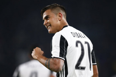 dybala double sends juventus clear of roma napoli dybala double sends juventus clear of roma napoli