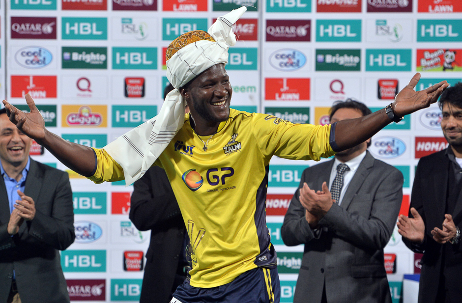 Peshawar Zalmi captain Darran Sammi (C) holds the trophy following his team's victory over Quetta Gladiators. PHOTO: AFP