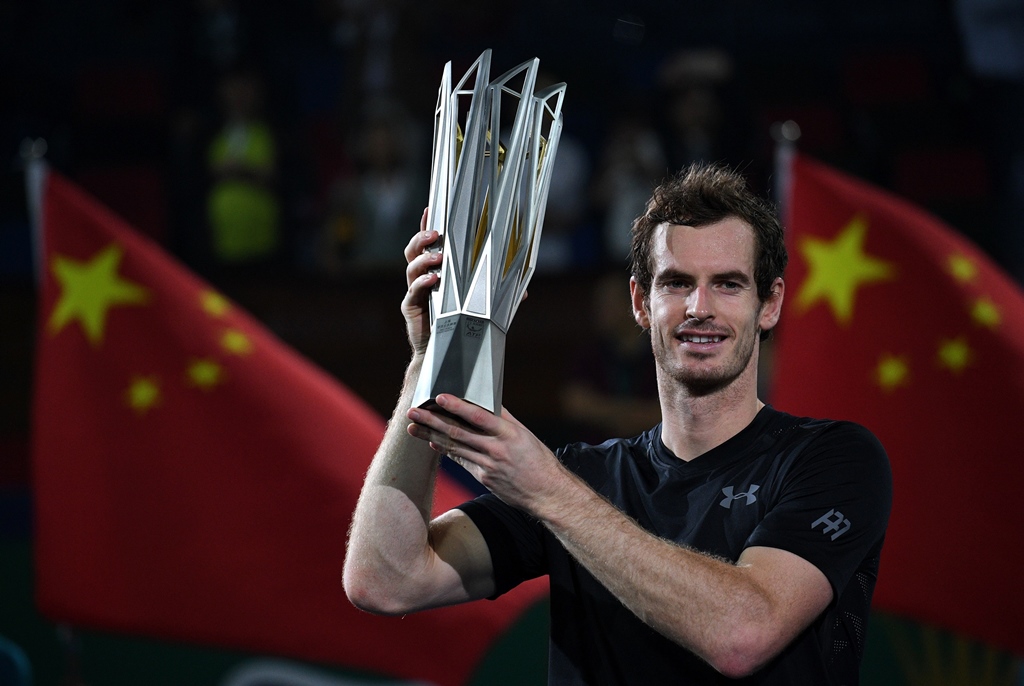 andy murray holds his trophy at the shanghai masters tennis tournament in shanghai on october 16 2016 photo afp