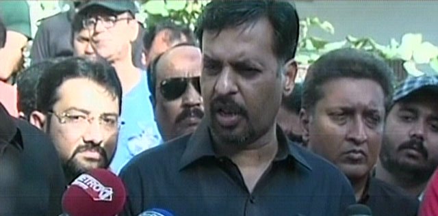 pak sarzameen party leader syed mustafa kamal addressing media outside party leader ashfaq mangi 039 s residence in karachi 039 s gulistan e jauhar area on monday screen grab