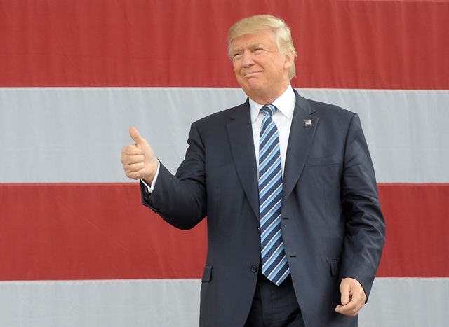 republican presidential nominee donald trump gives the thumbs up during a campaign event on october 14 2016 photo afp