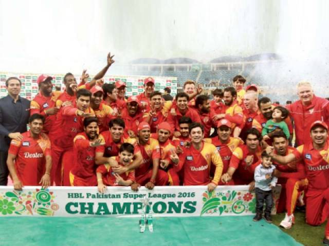 islamabad united pose with the trophy of the inaugural edition of pakistan super league in dubai photo afp