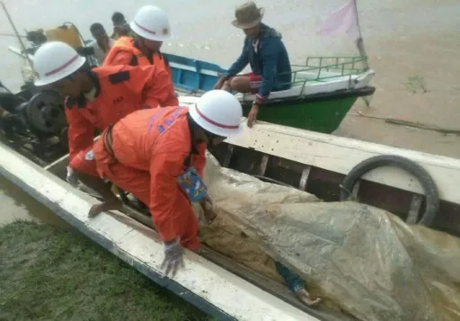 in this handout photograph released by the myanmar fire services department on october 17 2016 government rescue personnel from the myanmar fire services deparment transport a victim 039 s body during a search operation after a ferry capsized on the chindwin river near monywa city in sagaing region in this handout photograph released by the myanmar fire services department on october 17 2016 government rescue personnel from the myanmar fire services deparment transport a victim 039 s body during a search operation after a ferry capsized on the chindwin river near monywa city in sagaing region