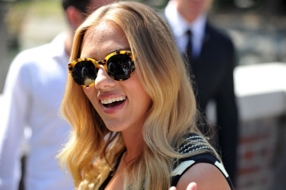 star scarlett johansson to run paris popcorn shop star scarlett johansson to run paris popcorn shop