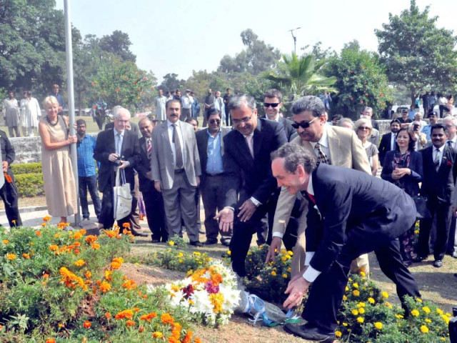 argentine ambassador ivan ivanissevich and islamabad mayor anser aziz lay flowers at argentina park photo express argentine ambassador ivan ivanissevich and islamabad mayor anser aziz lay flowers at argentina park photo express