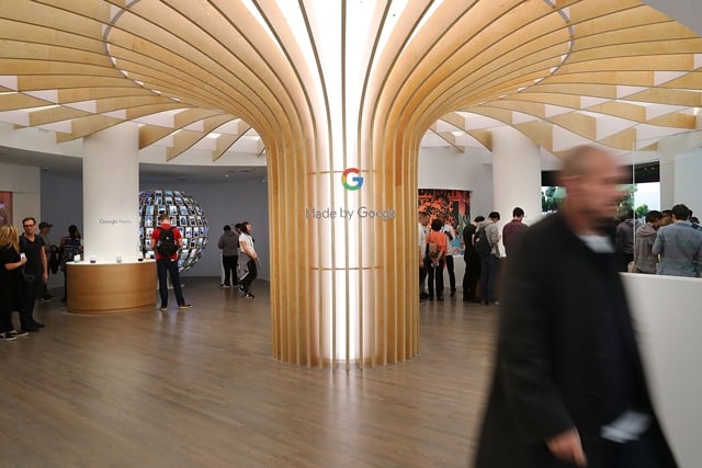 people visit the new google pop up shop in the soho neighborhood on october 20 2016 in new york city photo afp