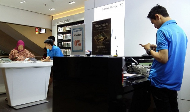 the iphone 6s and 7 are yet to be released in southeast asia 039 s top economy photo afp the iphone 6s and 7 are yet to be released in southeast asia 039 s top economy photo afp