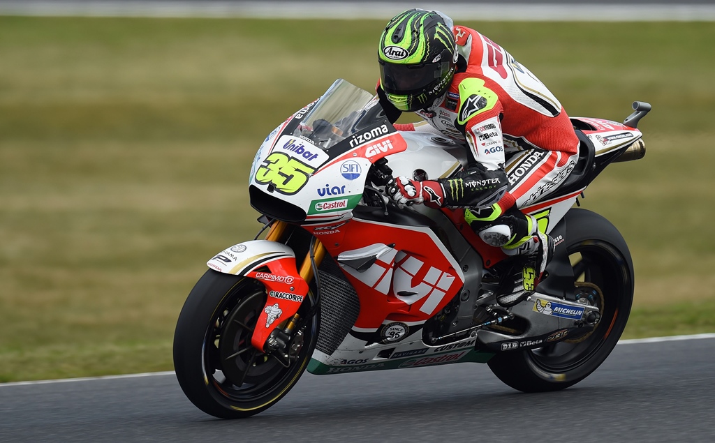 cal crutchlow powers his bike during the australian motogp race at phillip island on october 23 2016 photo afp