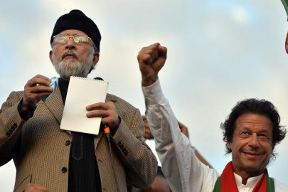 tahirul qadri joins hands with imran khan for islamabad siege tahirul qadri joins hands with imran khan for islamabad siege