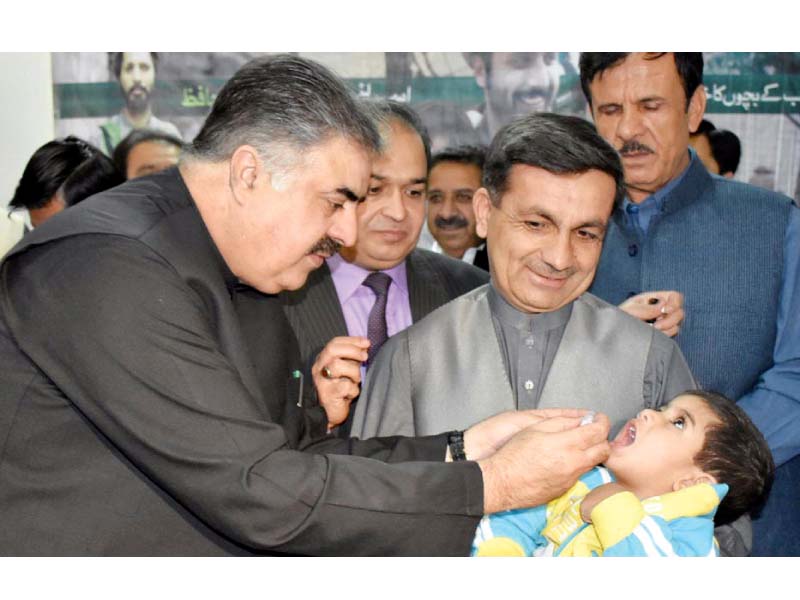 cm zehri administers polio drops to a child in quetta photo inp