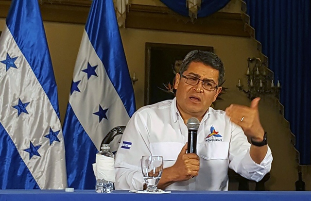 honduras 039 president declared he will not stand up for his brother juan antonio hernandez if his part in the drug trafficking accusation made by the honduras army captain santos orlando rodriguez orellana is proved photo afp