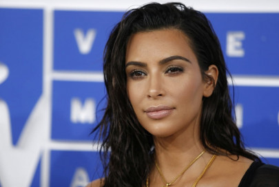 kim kardashian drops lawsuit over claims she faked paris robbery kim kardashian drops lawsuit over claims she faked paris robbery