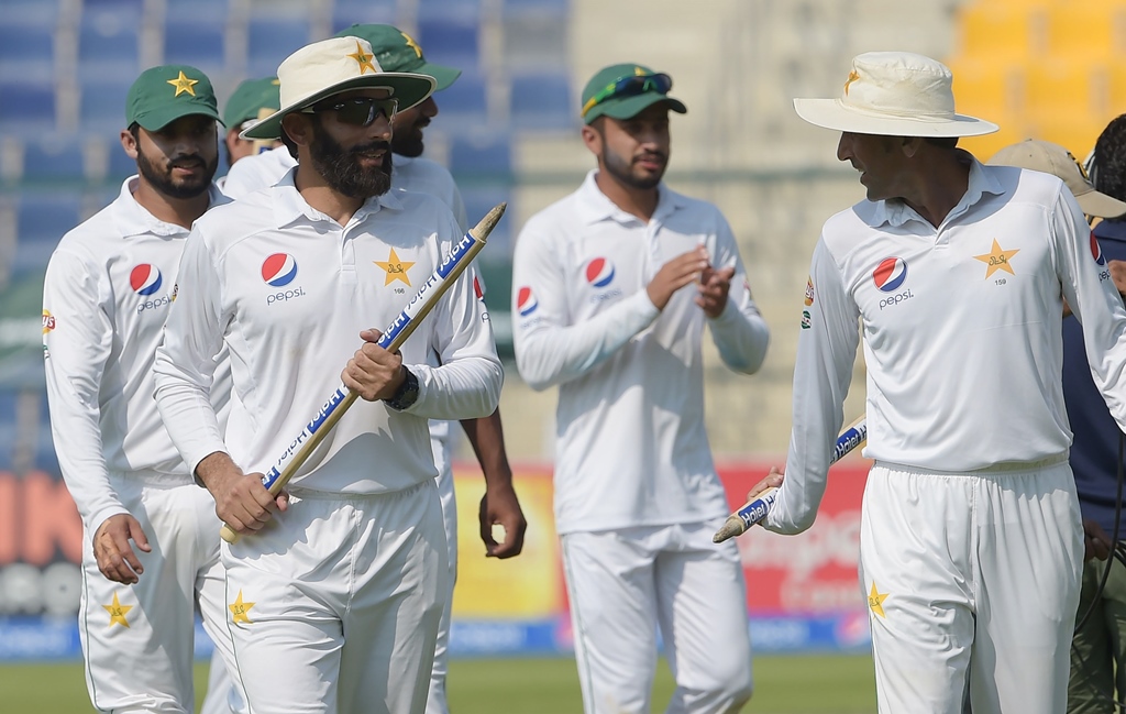 misbahul haq walks back to pavilion at the sheikh zayed cricket stadium in abu dhabi on october 25 2016 photo afp